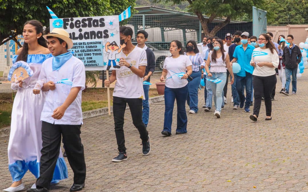 ¡Viva Guayaquil!, el grito que volvió a la Unidad Educativa Miraflores por fiestas julianas.